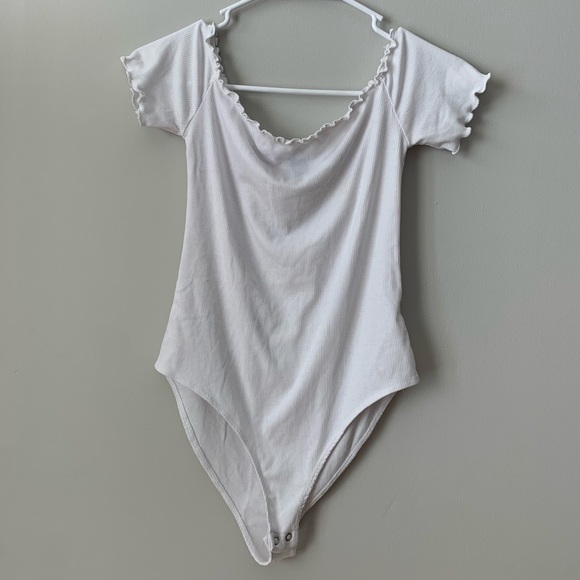 White off the shoulder bodysuit - Picture 2 of 4